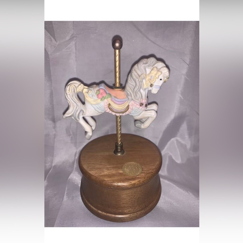 (1) Carousel Collection Musical Horse - Carousel Waltz Limited Edition 3469 RARE